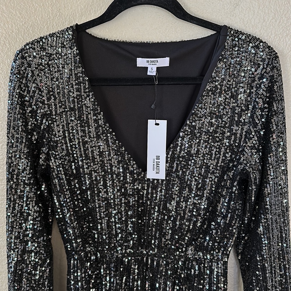 New BB Dakota Black Glow Up Fast Sequin V Neck Mini Dress Size Small NWT - Picture 4 of 12